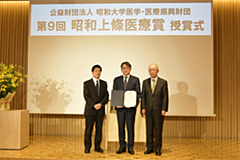 受賞者 木庭 雄至 先生と記念撮影